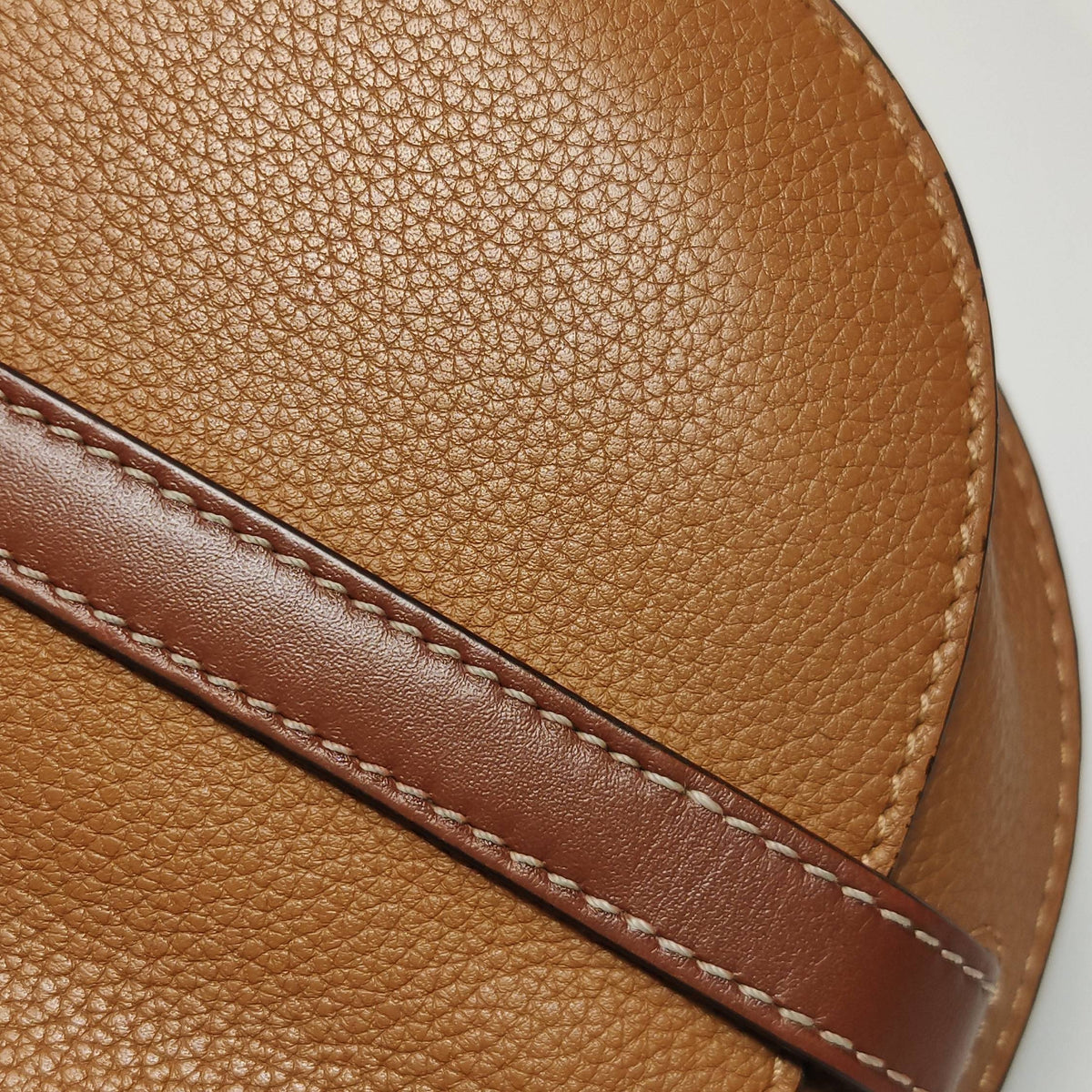 Loewe Brown Shoulder Bag Length: 20 cm, Height: 13 cm, Thickness: 7.5 cm 321.12.U62-3639
