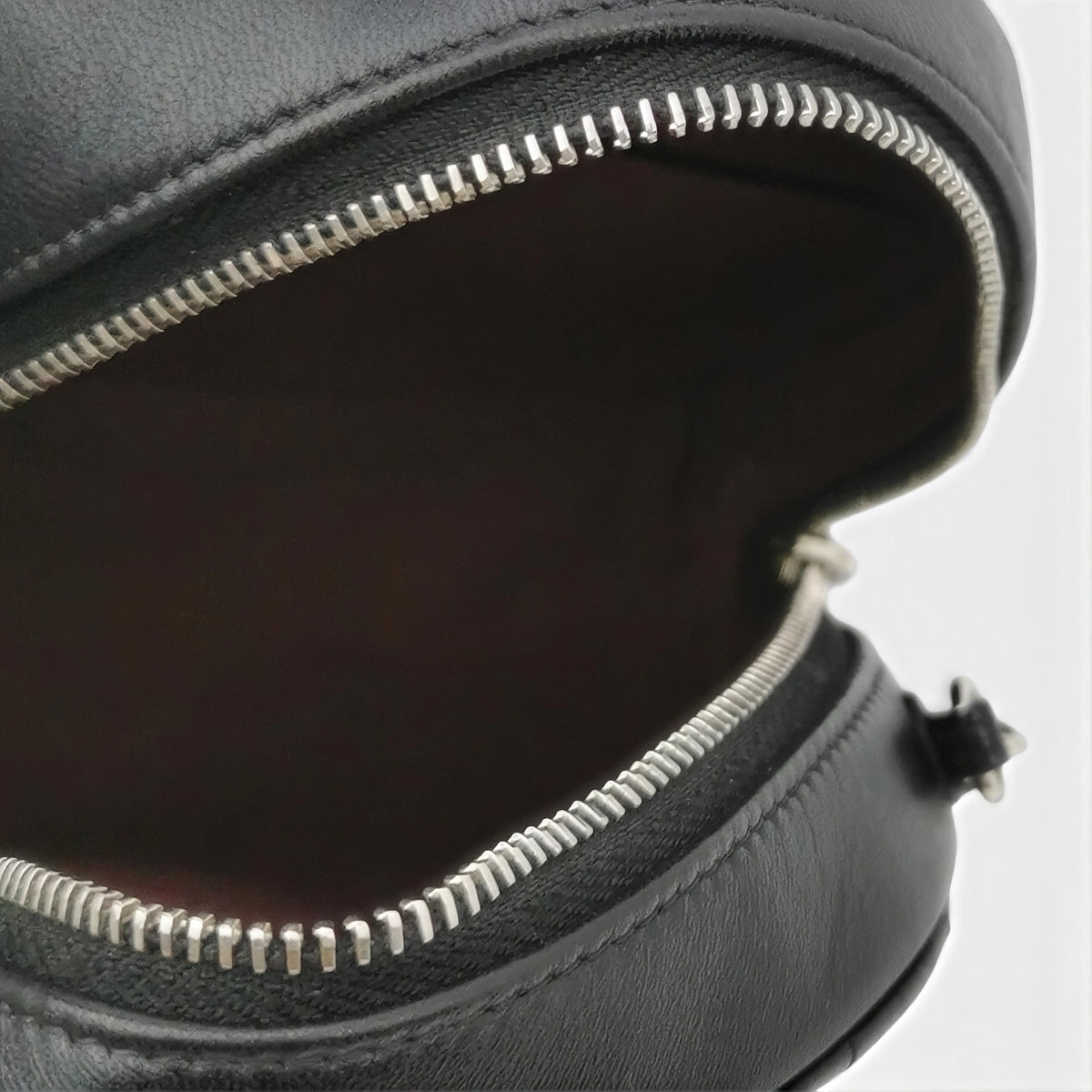 Round Clutch with Chain