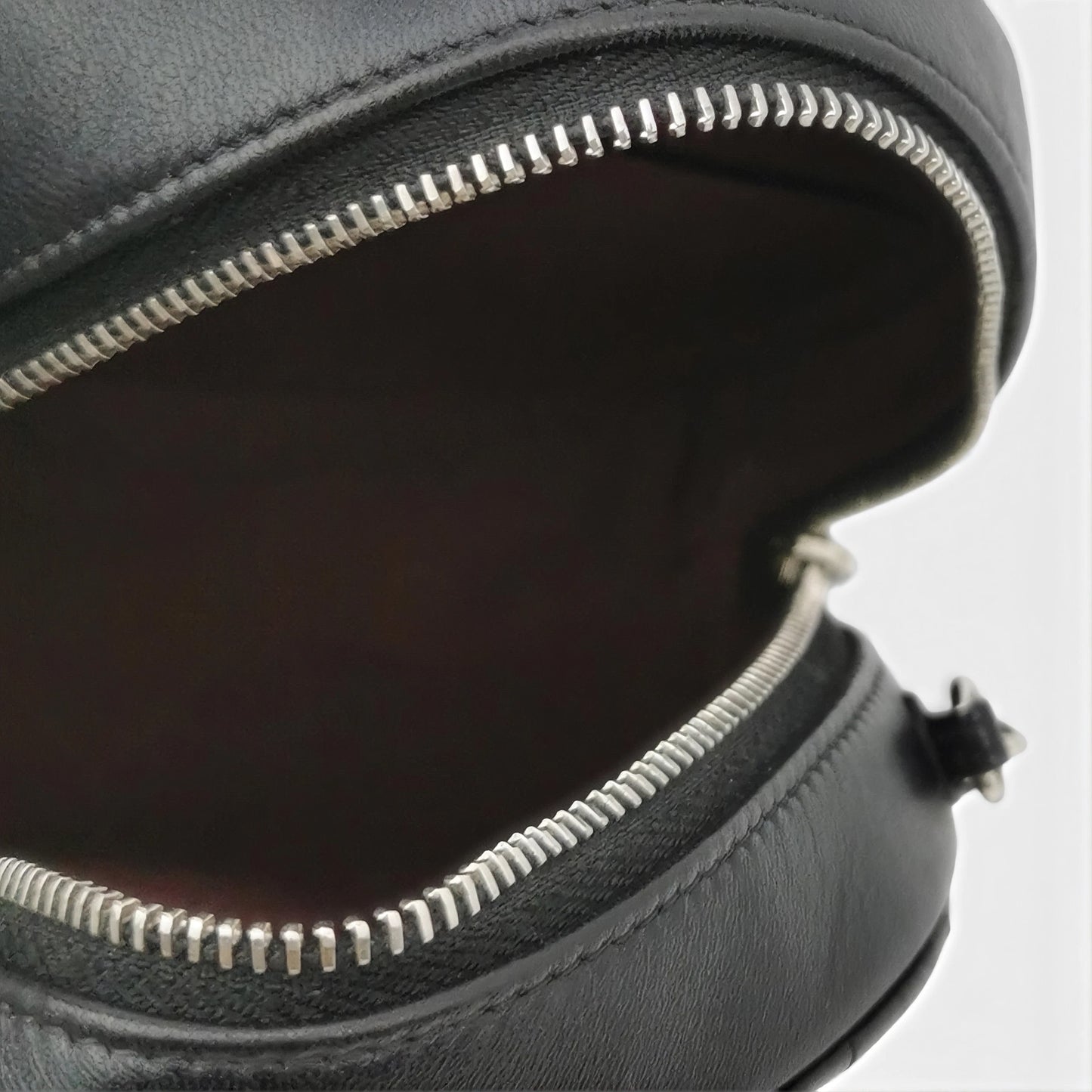 Round Clutch with Chain
